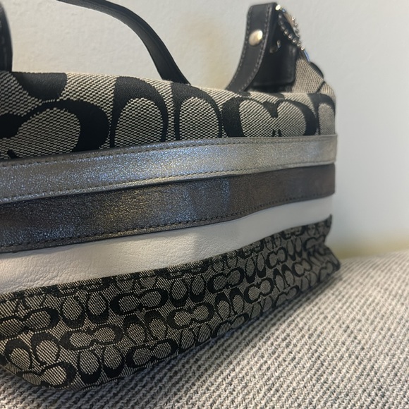 Mini/Small Coach Top Zip Bag in Pristine Condition - Picture 6 of 8